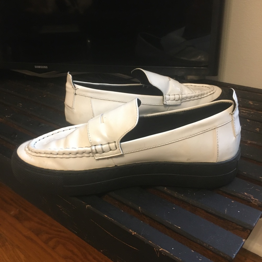 Atelje 71 white patent leather platform loafers with rubber soles. Size 39